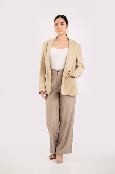 Metropolitan Series: Suit in Beige