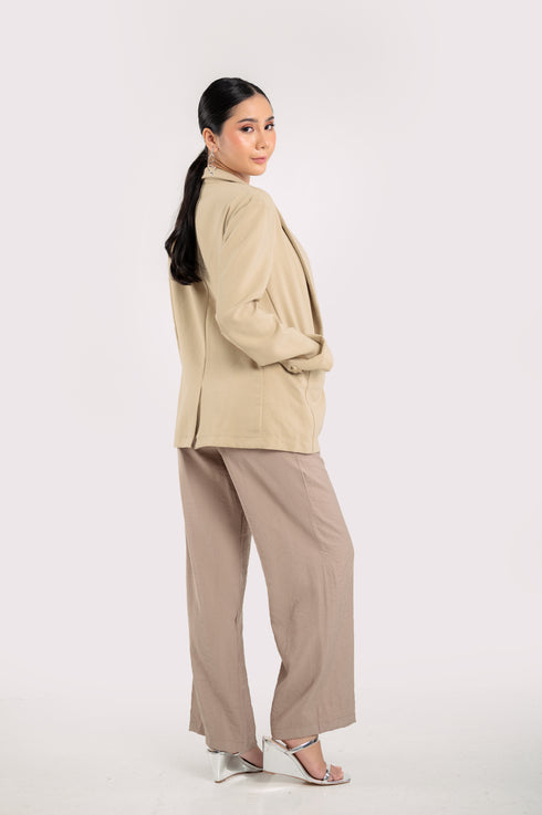 Metropolitan Series: Suit in Beige