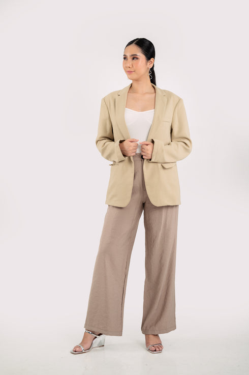 Metropolitan Series: Suit in Beige