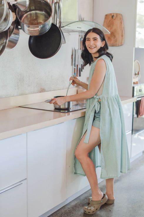 GET SPOTTED SHOP STOCKS MUM x RPB 7: Madeline Chambray Multi-Purpse Size-Laso Apron Pinafore